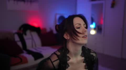 Snapshot of _blackbee_ chatting on February 9, 2026, 5:44 am Lili online show from February 9, 2026, 5:44 am