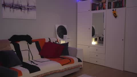 Snapshot of _blackbee_ chatting on February 17, 2026, 5:48 am Lili online show from February 17, 2026, 5:48 am