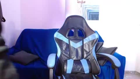Snapshot of _blakee chatting on June 15, 2026, 3:25 pm B L A K E online show from June 15, 2026, 3:25 pm