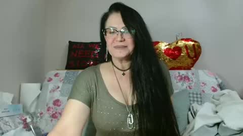 Snapshot of _blue__butterfly_ chatting on November 12, 2025, 7:13 pm KHALEESI online show from November 12, 2025, 7:13 pm