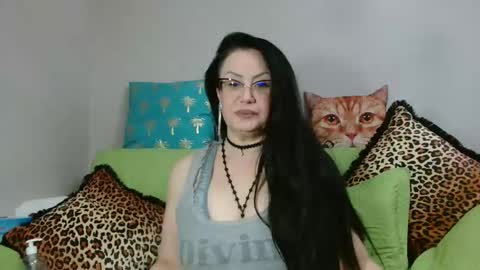 Snapshot of _blue__butterfly_ chatting on March 11, 2026, 9:54 pm KHALEESI online show from March 11, 2026, 9:54 pm