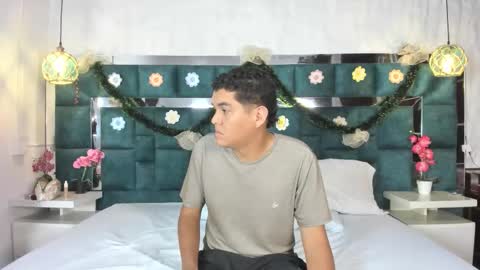 Snapshot of _bonnyandclyde chatting on December 16, 2025, 11:37 am _bonnyandclyde online show from December 16, 2025, 11:37 am