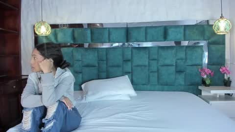 _bonnyandclyde online show from March 29, 2026, 1:00 pm