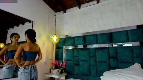 _bonnyandclyde online show from May 13, 2026, 1:30 pm