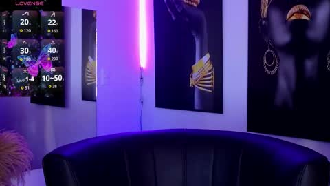 Brenna online show from November 30, 2025, 12:42 pm