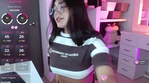 Snapshot of _camilaaaa__ chatting on September 24, 2025, 2:20 pm online show from September 24, 2025, 2:20 pm