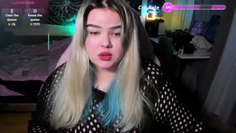 Snapshot of _candym1lky_ chatting on January 17, 2026, 7:24 am _candym1lky_ online show from January 17, 2026, 7:24 am