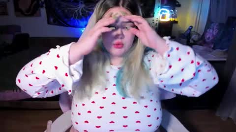 Snapshot of _candym1lky_ chatting on January 19, 2026, 6:50 am _candym1lky_ online show from January 19, 2026, 6:50 am