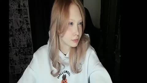 Snapshot of _caramel_milk_ chatting on January 21, 2025, 2:33 am Merlizz online show from January 21, 2025, 2:33 am