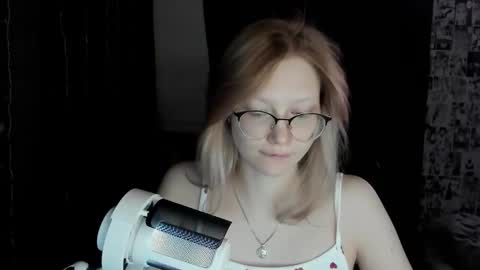 Snapshot of _caramel_milk_ chatting on February 15, 2025, 3:31 am Merlizz online show from February 15, 2025, 3:31 am