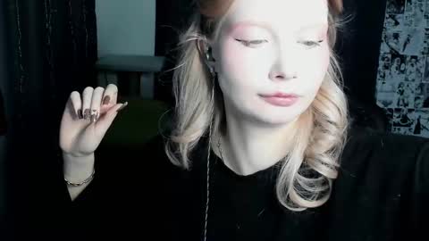 Snapshot of _caramel_milk_ chatting on March 10, 2025, 6:01 pm Merlizz online show from March 10, 2025, 6:01 pm