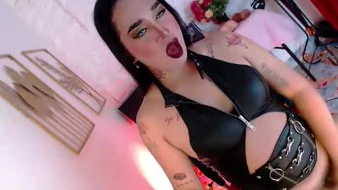 Caroline online show from December 4, 2025, 6:44 am