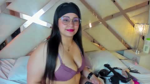 Snapshot of _carolinee_sweet chatting on December 18, 2024, 6:43 am Caroline Sweet online show from December 18, 2024, 6:43 am
