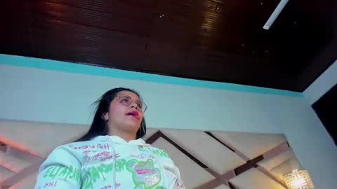 Snapshot of _carolinee_sweet chatting on December 19, 2024, 7:07 am Caroline Sweet online show from December 19, 2024, 7:07 am