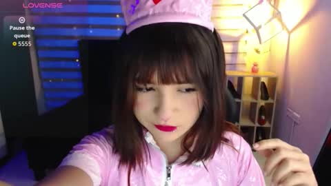 _charlotte_collins_ online show from October 31, 2025, 1:45 pm