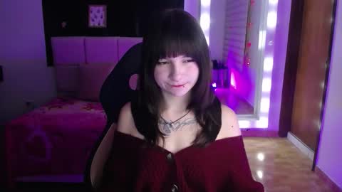 _charlotte_collins_ online show from November 25, 2025, 3:01 pm