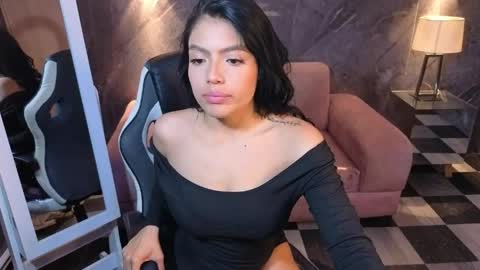 _charlottee_b online show from June 8, 2026, 7:58 pm