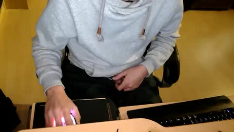 Snapshot of _chris_87 chatting on February 18, 2025, 12:37 am chris 87 online show from February 18, 2025, 12:37 am