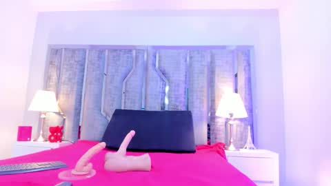 _ciara_benet_ online show from October 9, 2025, 12:03 pm