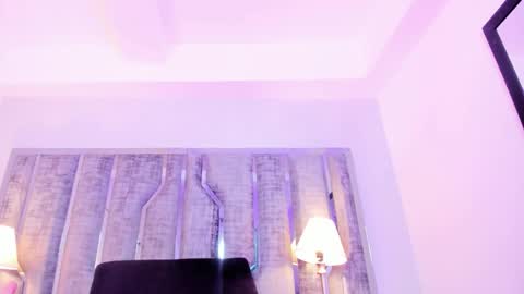 _ciara_benet_ online show from December 4, 2025, 12:03 pm