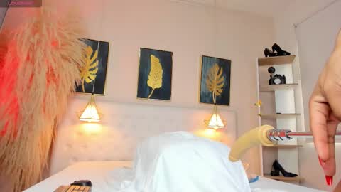 _cinnamon_star online show from January 18, 2026, 7:06 pm