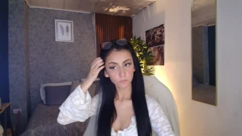 Snapshot of _coraliinee_ chatting on February 11, 2026, 3:22 am Coraline online show from February 11, 2026, 3:22 am