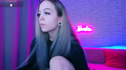 Snapshot of _crazybee_ chatting on February 5, 2025, 5:30 am Nica online show from February 5, 2025, 5:30 am