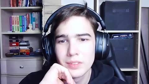 Snapshot of _crise_next_door_ chatting on October 2, 2025, 3:52 pm _crise_next_door_ online show from October 2, 2025, 3:52 pm