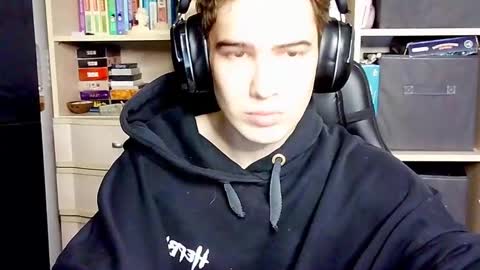 Snapshot of _crise_next_door_ chatting on October 4, 2025, 3:21 pm _crise_next_door_ online show from October 4, 2025, 3:21 pm