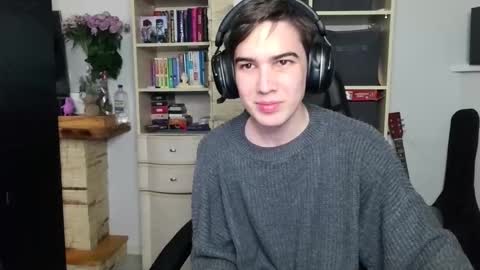 Snapshot of _crise_next_door_ chatting on October 29, 2025, 4:31 pm _crise_next_door_ online show from October 29, 2025, 4:31 pm