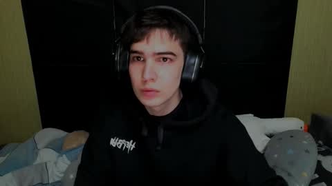 _crise_next_door_ online show from February 20, 2026, 12:05 pm