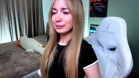 Snapshot of _crystal_moon_1 chatting on February 13, 2026, 8:27 pm _crystal_moon_1 online show from February 13, 2026, 8:27 pm