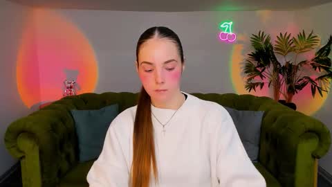 Snapshot of _cuddle_bug_ chatting on October 21, 2025, 3:46 pm Erika online show from October 21, 2025, 3:46 pm