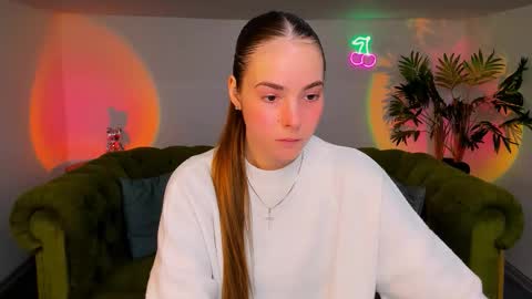 Snapshot of _cuddle_bug_ chatting on October 22, 2025, 9:20 am Erika online show from October 22, 2025, 9:20 am