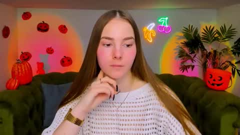 Snapshot of _cuddle_bug_ chatting on November 5, 2025, 1:44 pm Erika online show from November 5, 2025, 1:44 pm