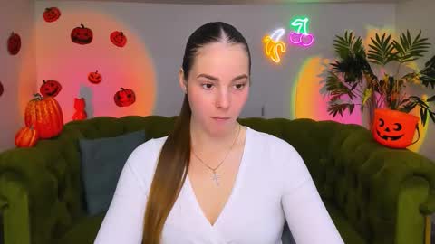 Snapshot of _cuddle_bug_ chatting on November 7, 2025, 1:55 pm Erika online show from November 7, 2025, 1:55 pm