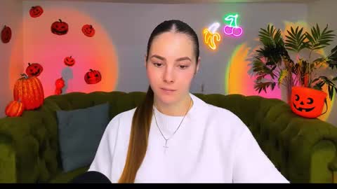 Snapshot of _cuddle_bug_ chatting on November 8, 2025, 6:24 am Erika online show from November 8, 2025, 6:24 am