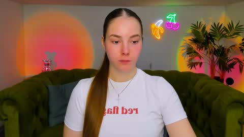 Snapshot of _cuddle_bug_ chatting on November 14, 2025, 1:32 pm Erika online show from November 14, 2025, 1:32 pm