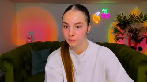 Snapshot of _cuddle_bug_ chatting on November 15, 2025, 6:11 am Erika online show from November 15, 2025, 6:11 am