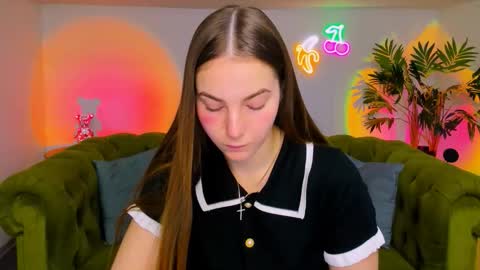 Snapshot of _cuddle_bug_ chatting on November 18, 2025, 1:15 pm Erika online show from November 18, 2025, 1:15 pm