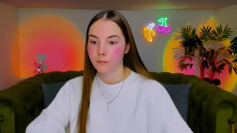 Snapshot of _cuddle_bug_ chatting on November 19, 2025, 1:22 pm Erika online show from November 19, 2025, 1:22 pm