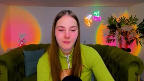 Snapshot of _cuddle_bug_ chatting on November 27, 2025, 6:26 am Erika online show from November 27, 2025, 6:26 am