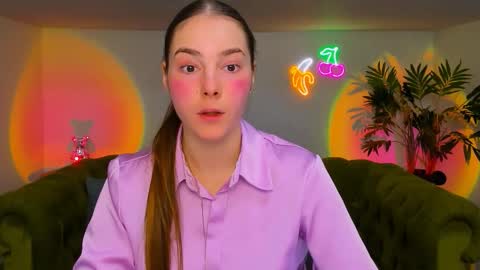 Snapshot of _cuddle_bug_ chatting on November 28, 2025, 9:12 am Erika online show from November 28, 2025, 9:12 am