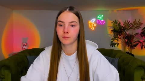 Snapshot of _cuddle_bug_ chatting on December 3, 2025, 5:59 am Erika online show from December 3, 2025, 5:59 am