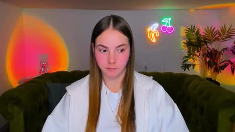 Snapshot of _cuddle_bug_ chatting on December 3, 2025, 7:01 pm Erika online show from December 3, 2025, 7:01 pm