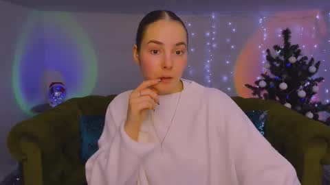 Snapshot of _cuddle_bug_ chatting on December 17, 2025, 1:17 pm Erika online show from December 17, 2025, 1:17 pm