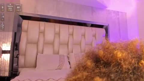 Snapshot of _curly_girl_ chatting on October 1, 2025, 7:42 pm online show from October 1, 2025, 7:42 pm