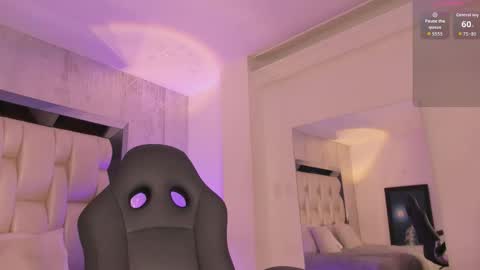     online show from November 11, 2025, 8:09 pm