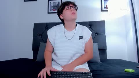 Snapshot of _daarcy chatting on January 19, 2026, 12:42 pm Darcy online show from January 19, 2026, 12:42 pm