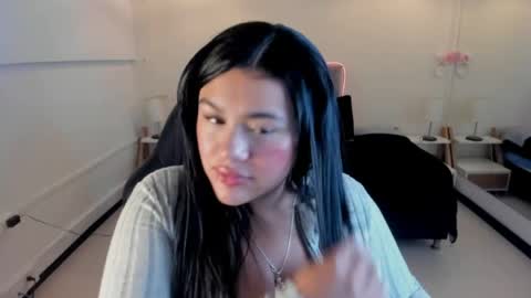 Dulcinea online show from April 15, 2026, 3:35 am